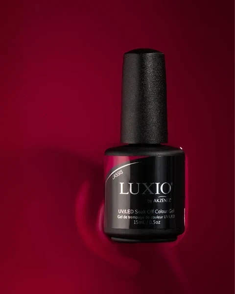 Luxio Cassis Gel nail polish