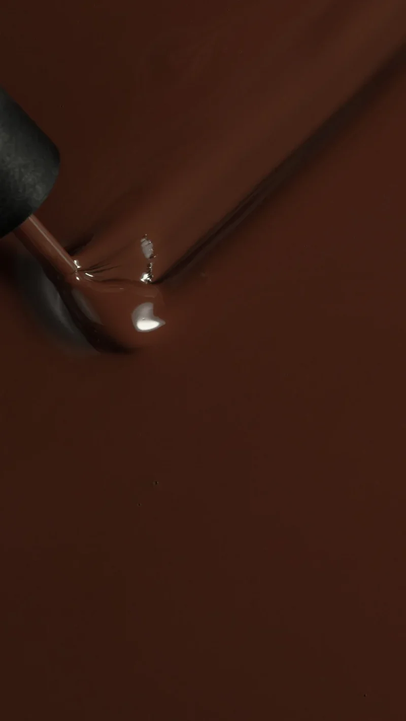 Luxio Oud Gel nail polish