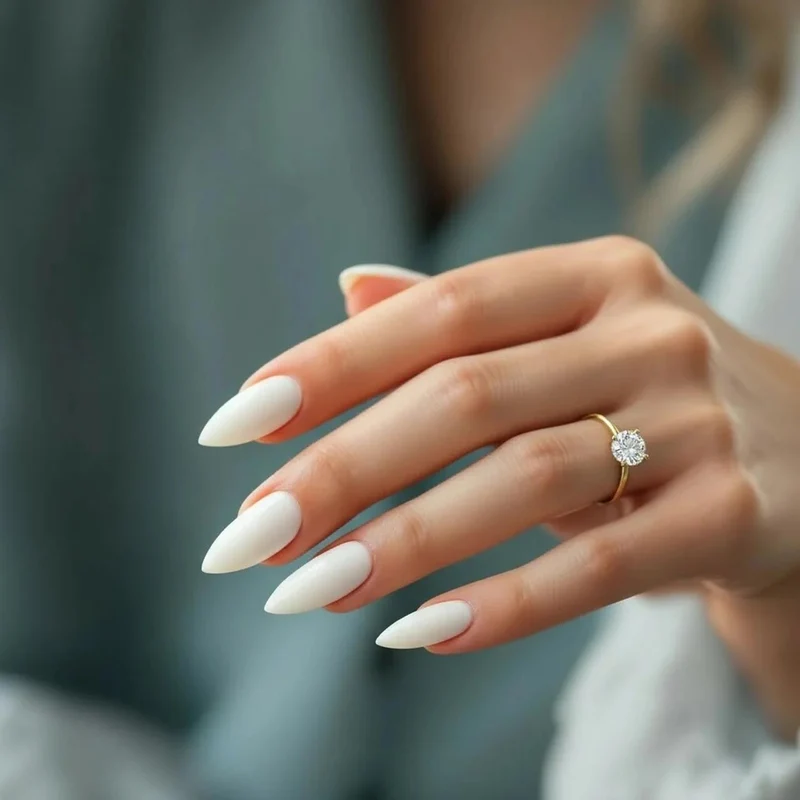Milky White Sealer Top Coat (No Wipe) 10ml LYNIS NAILS