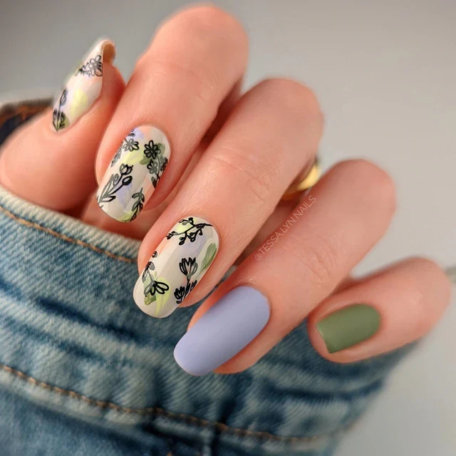 Maniology nail stamping plate m282 New Growth