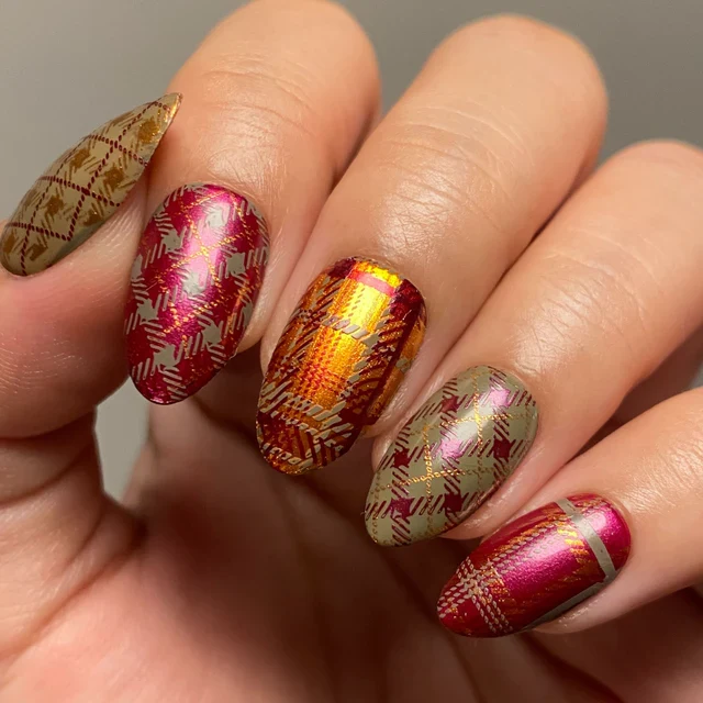 Maniology nail stamping plate m267 Plaid Perfection