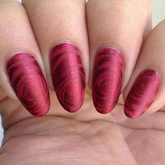 Maniology nail stamping plate m179 Grow with Love