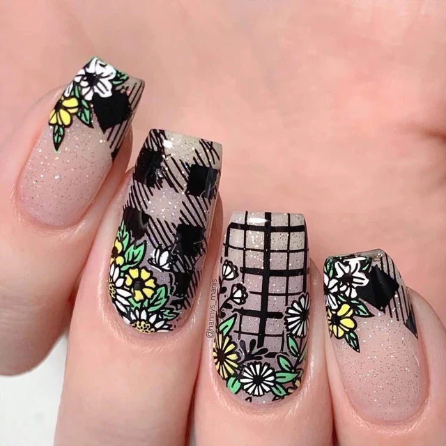 Maniology nail stamping plate m118 Petal Pusher
