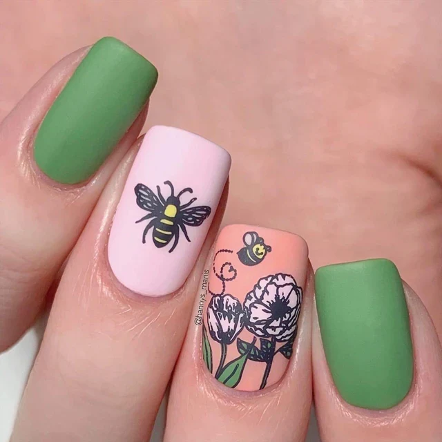 Maniology nail stamping plate m093 Bees