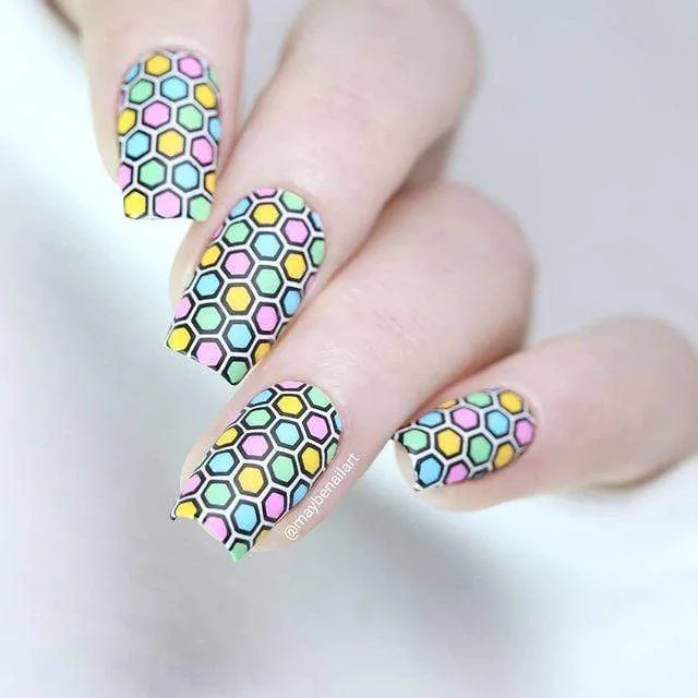 Maniology nail stamping plate m086 Chain Reaction Patterns