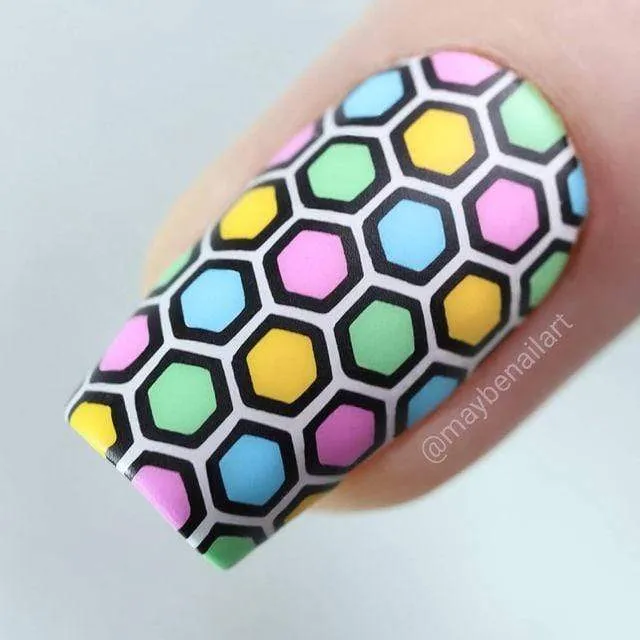 Maniology nail stamping plate m086 Chain Reaction Patterns