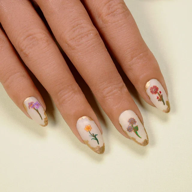 Maniology nail stamping plate mxm118 Born to Bloom