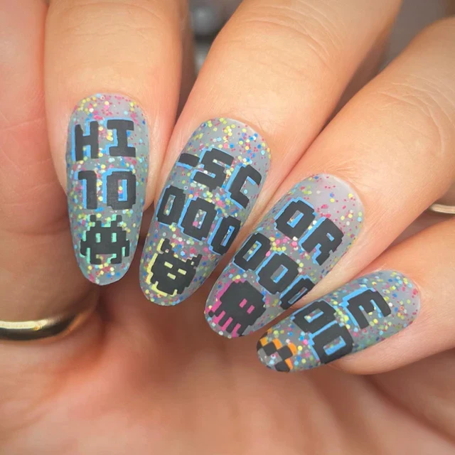 Maniology nail stamping plate m633 Seeing Pixels