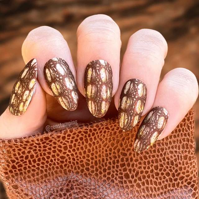 Maniology nail stamping plate m442 Prowl and Polish