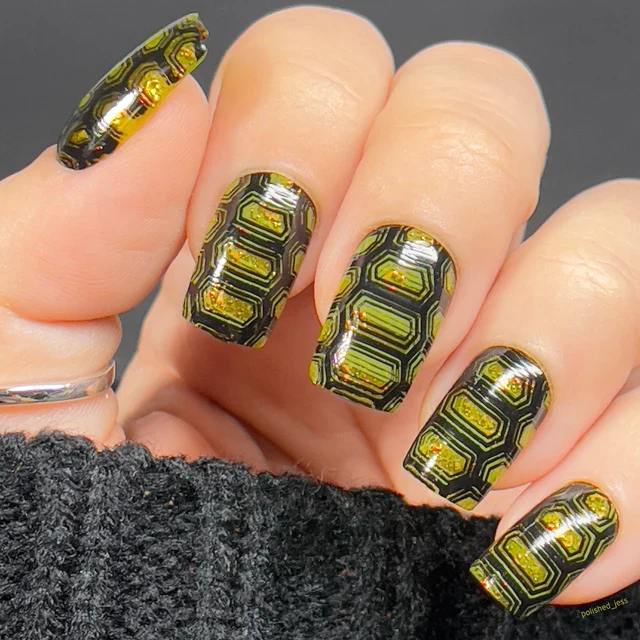 Maniology nail stamping plate m442 Prowl and Polish