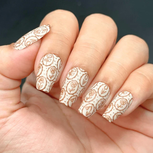 Maniology nail stamping plate m580 Wall Flowers