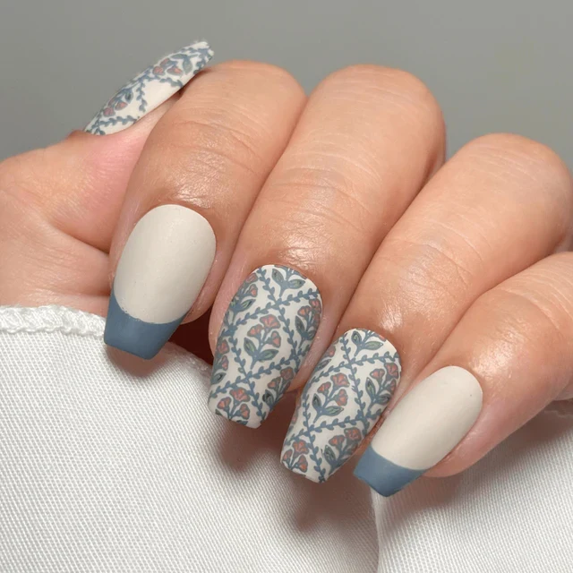 Maniology nail stamping plate m580 Wall Flowers