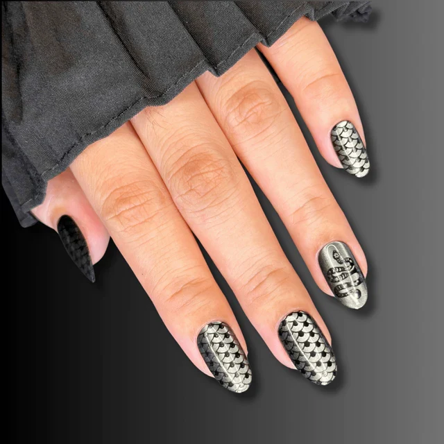 Maniology nail stamping plate m556 Lunar New Year: Snake