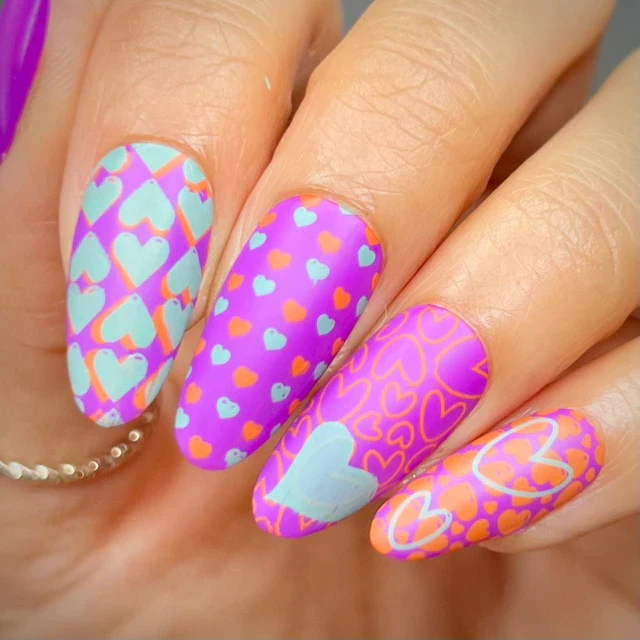 Maniology nail stamping plate m482 Happy Hearts