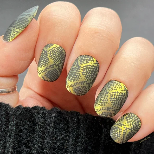 Maniology nail stamping plate m441 Slither in Style
