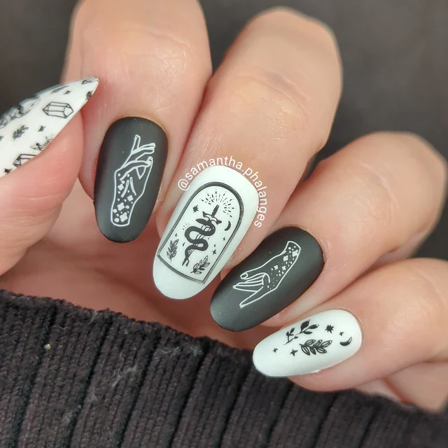 Maniology nail stamping plate m363 Anesayart Snake Charmer