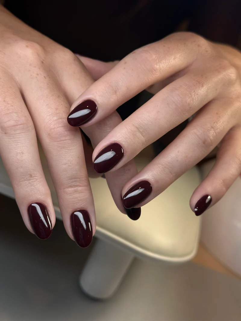 Luxio Vamp Dark Red Gel nail polish