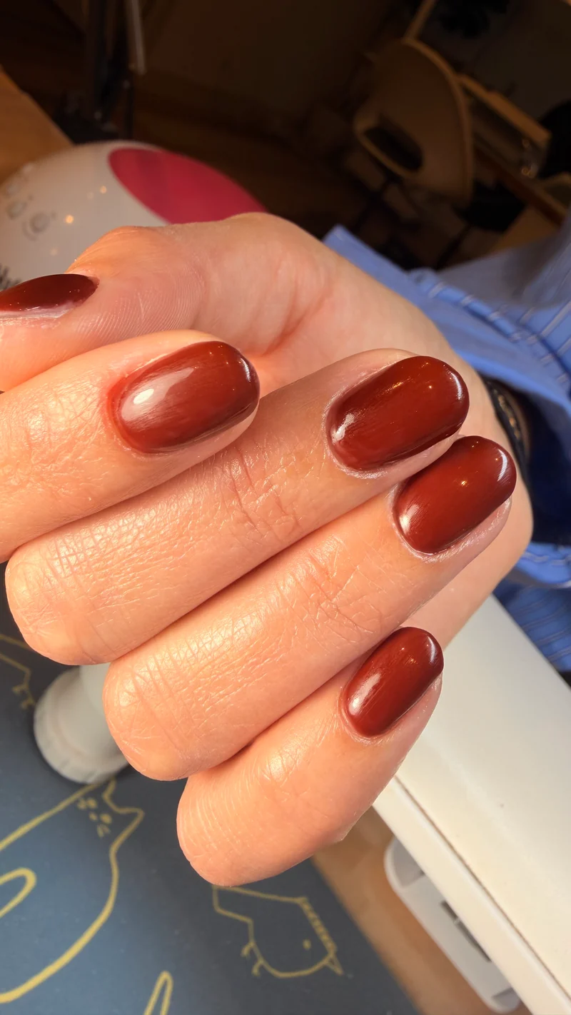 Luxio Highroller Red gel nail polish