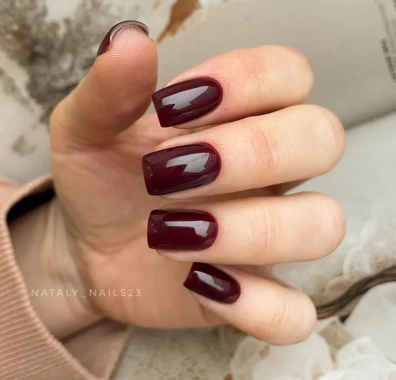 Luxio Savour Red gel nail polish