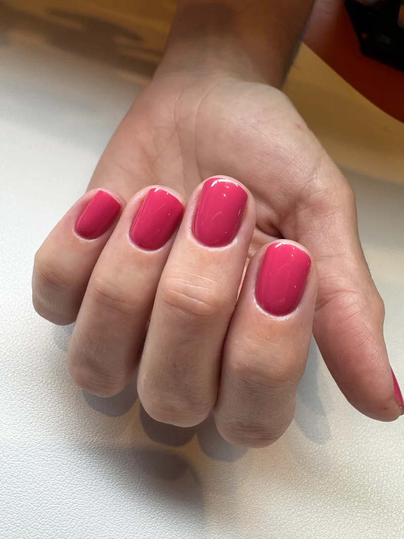 Luxio Pose Pink gel nail polish