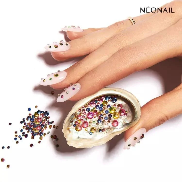 3D Nail Art - Strasssteine Neonail