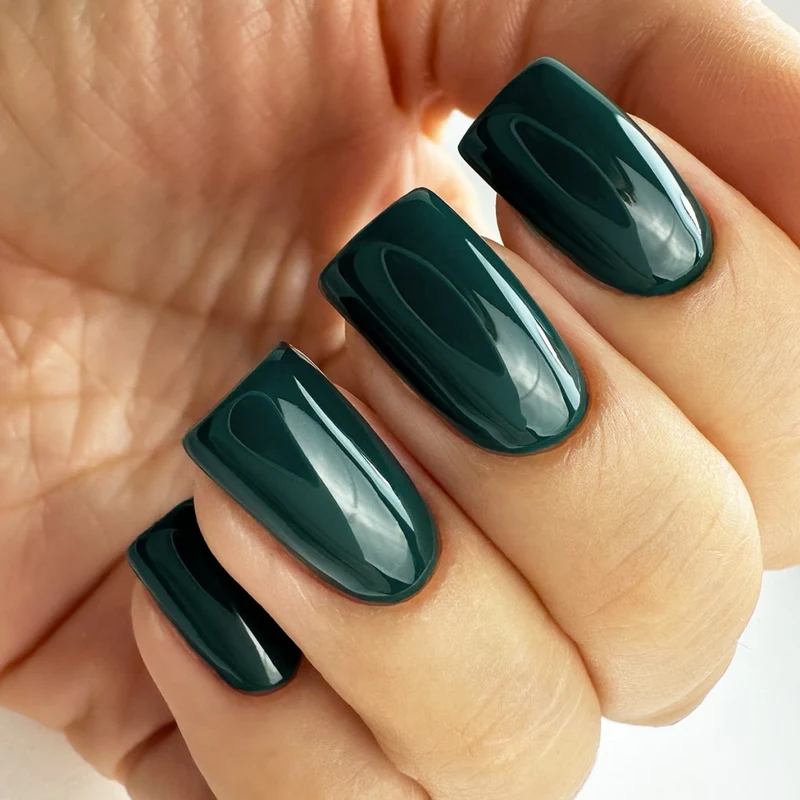 PNB green gel nail polish 105 Lucky Green