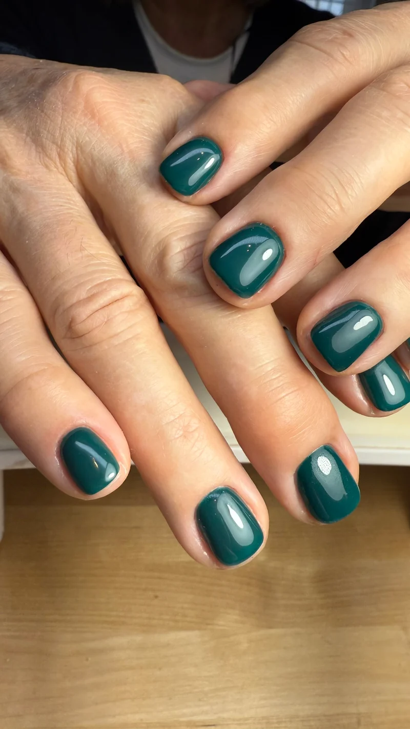 PNB green gel nail polish 105 Lucky Green