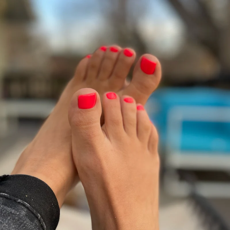 PNB bright pink coral gel nail polish 254 Atomic Rose