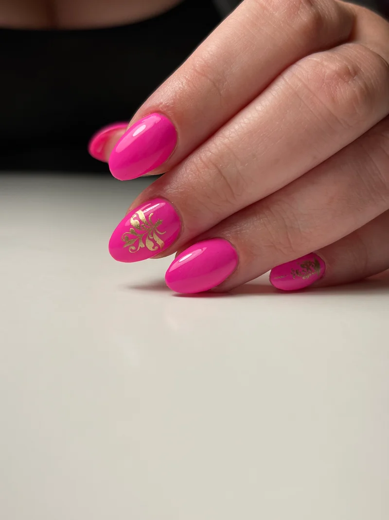 PNB fuchsia gel nail polish 256 Pink Boom