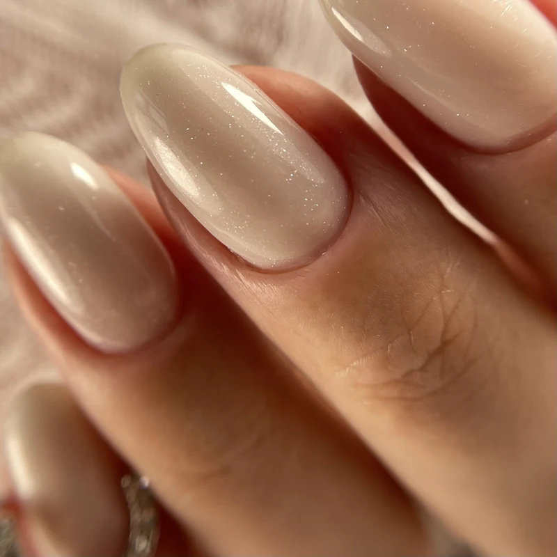 02 MILK Shimmer - Cover Base Coat 10ml NAILS OF THE DAY