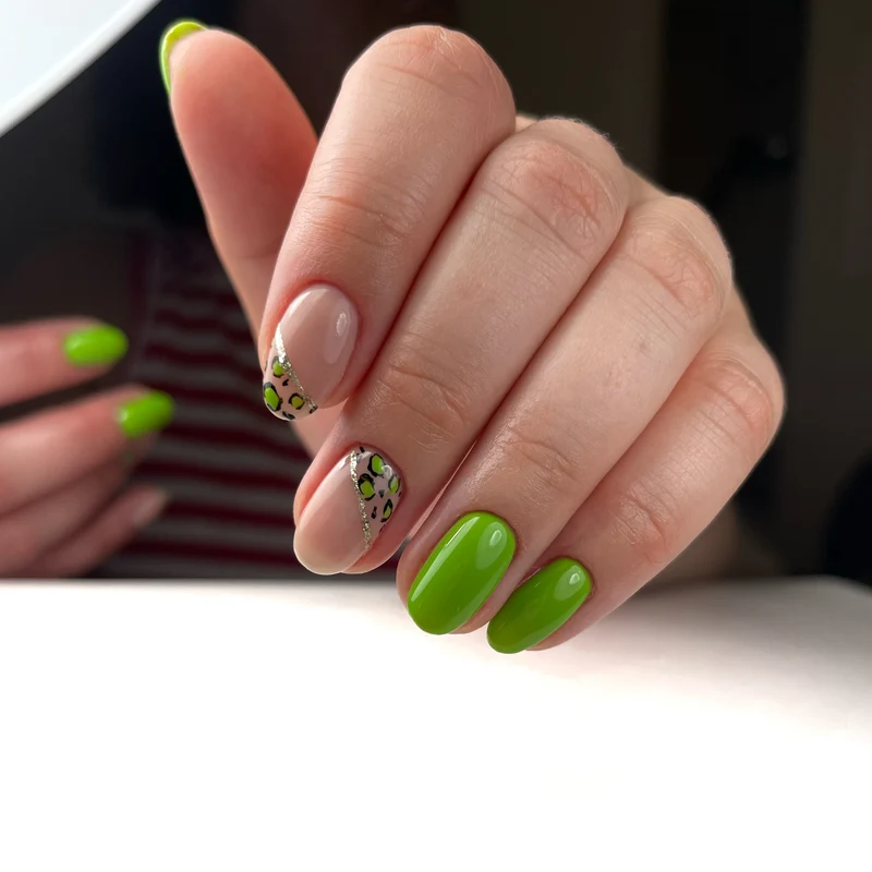 Haruyama Green gel nail polish 421