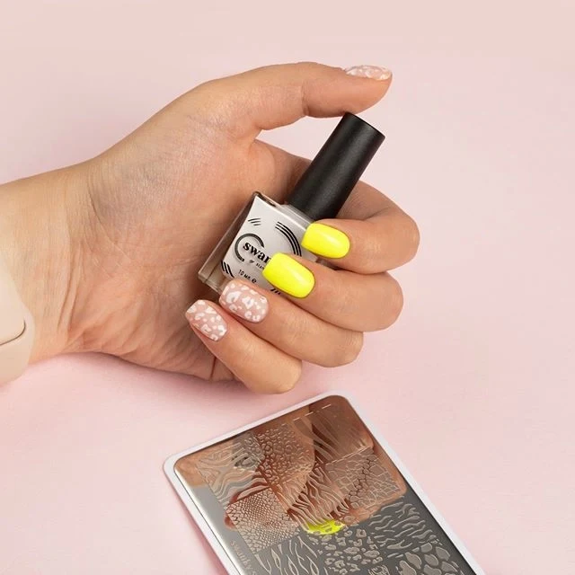 Swanky Stamping animal print nail stamping plates 021