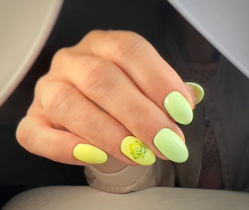 Haruyama Green gel nail polish 958