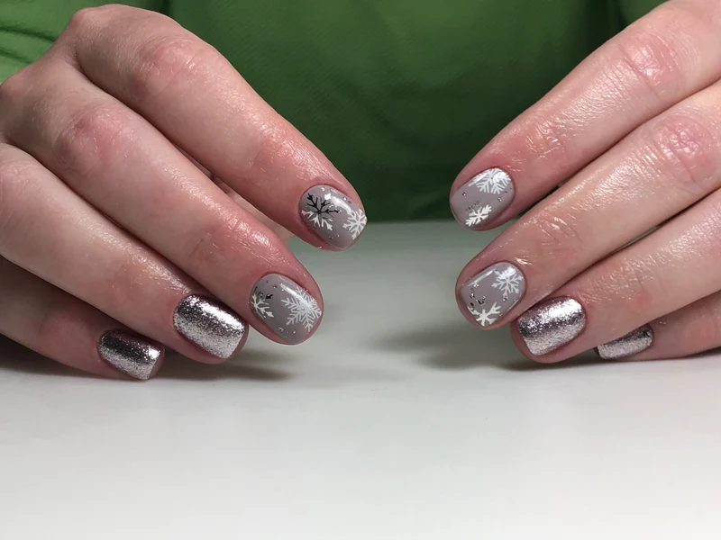 Glyanec metallic silver nail gel