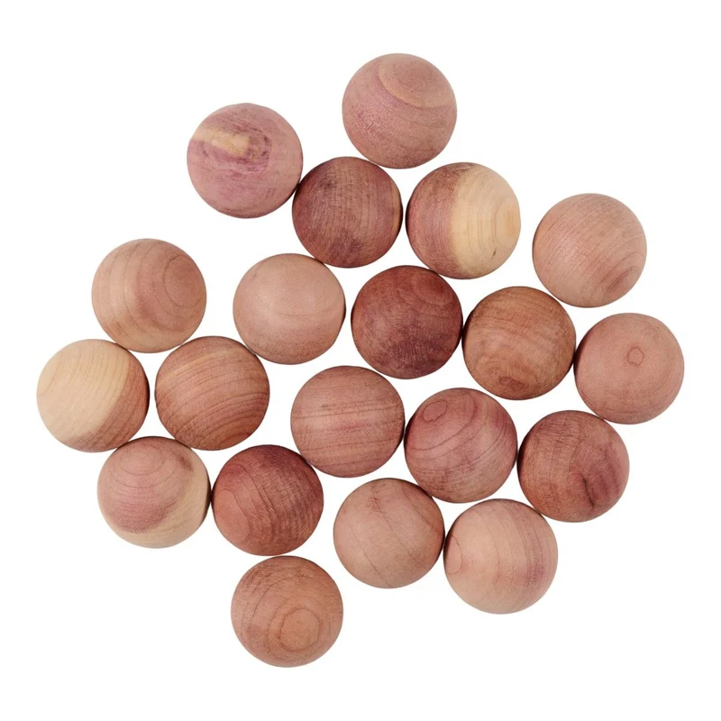 Kugeln aus Zedernholz