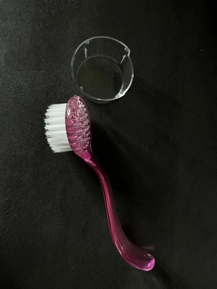 Ergonomische Staubbürste rund rosa