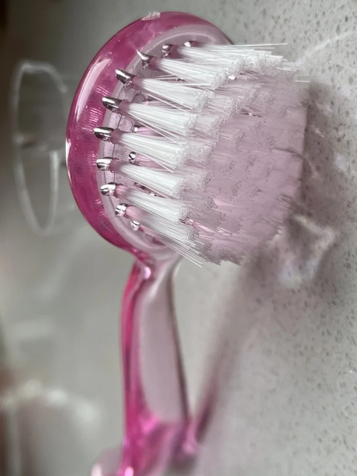 Ergonomische Staubbürste rund rosa