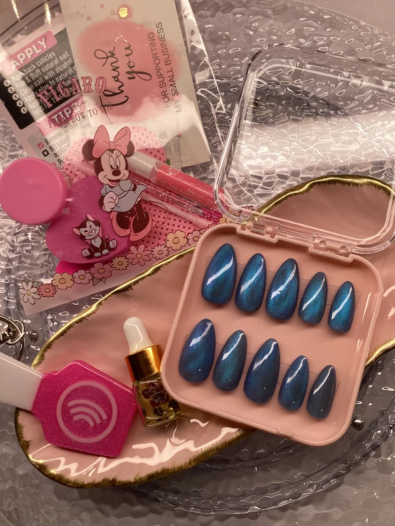Blue Cat Eye - Medium Almond